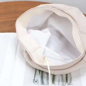 Béret beige pour femme avec sangle réglable et tissu texturé de haute qualité