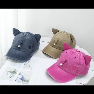 Trois casquettes de baseball oreilles de chat en bleu denim, kaki et rose vif