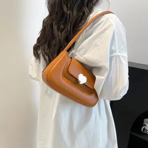Borsa sottobraccio retrò francese con chiusura a cuore in pelle sintetica arancione