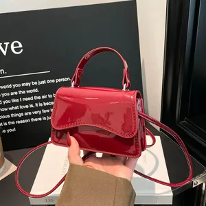Mini Sac à Main en Cuir PU Verni pour Femmes Mode Bord Ondulé Sac à Épaule Minimaliste Design de Niche Petit Sac de Soirée