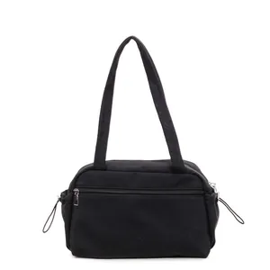 Borsa tote minimalista in tela nera con tasca con cerniera e dettagli con coulisse