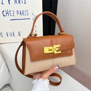 Sac à main trapèze en cuir marron et toile avec boucle métallique dorée chic