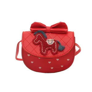 Petit sac bandoulière rouge pour fille avec nœud papillon et broderie de poney