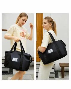 Schwarze wasserfeste Reisetasche aus Nylon mit großem Volumen, handgetragen und als Umhängetasche