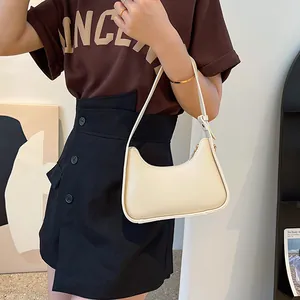 Minimalistische cremeweiße Halbmond-Achseltasche mit verstellbarem PU-Lederriemen