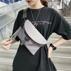 Sacoche bandoulière en nylon imperméable gris avec sangle ajustable et style urbain