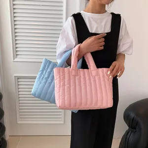Sacs cabas rembourrés en nylon rose et bleu avec motif à rayures verticales