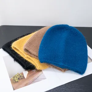 Berretti in maglia di pelliccia di coniglio pelosa in quattro colori per donna in inverno
