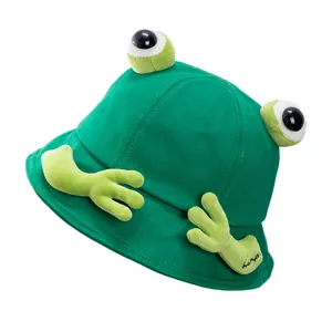 Cappello alla pescatora rana verde con occhi grandi e mani 3D per protezione solare