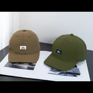 Casquettes de baseball séchage rapide en beige et vert olive avec écusson de montagne