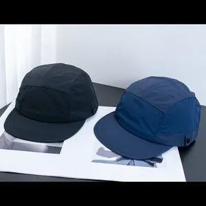 Detailstruktur der leichten, atmungsaktiven 5-Panel-Campingmützen aus Ripstop-Nylon