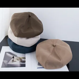 Bérets octogonaux rétro pour femmes en couleurs unies marron, crème et bleu marine
