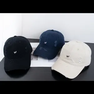 Casquettes vintage avec broderie W en noir, bleu marine et beige en toile de coton