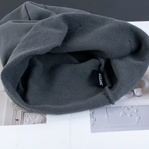 Berretto in maglia grigio scuro con toppa a lettere in stile casual coreano
