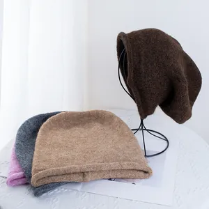 Berretti spessi in maglia per teste grandi in colori autunnali con design a bordo arrotolato
