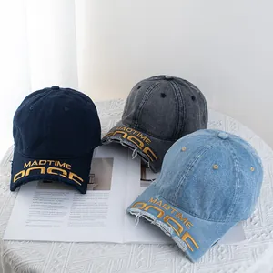Casquettes de baseball vintage en denim avec broderie MADTIME et bords usés