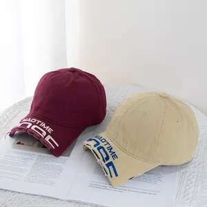 Casquette vintage en coton avec broderie MAOTIME et bords effilochés pour un look rétro