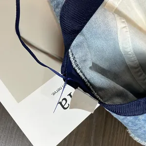 Vue intérieure du bob en jean dégradé montrant le bandeau et les coutures de qualité