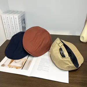 Béret casquette vintage en bleu marine, rouge brique et kaki avec boucles en métal
