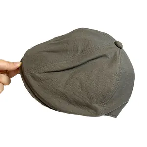Casquette rétro vert olive pour femme avec visière courte et design vintage élégant