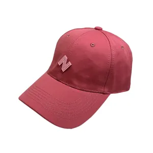 Gorra de béisbol rojo sandía con logotipo N bordado y visera curva ajustable clásica