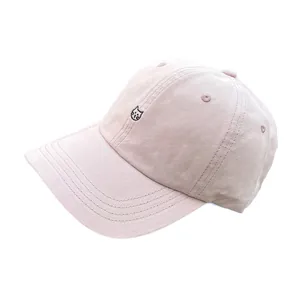 Berretto da baseball in cotone rosa con ricamo a gatto e design solare minimalista
