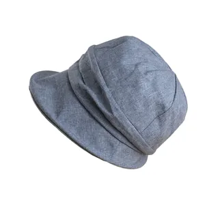 Chapeau de soleil en coton et lin gris-bleu pour femme avec design plissé élégant