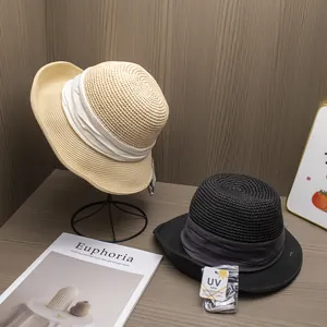Chapeau de soleil élégant en paille tissée pour femme avec ruban et protection UV