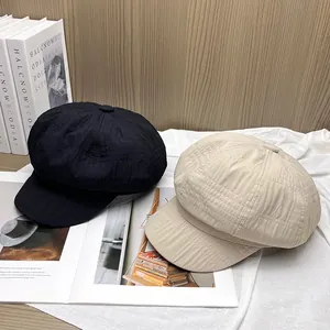 Stijlvolle geplooide newsboy baret voor dames in zwart en beige met gewatteerde textuur