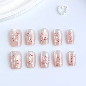 Kurze trapezförmige Kunstnägel in Perlrosa mit 3D-Herzchen und weißen Sternen-Designs