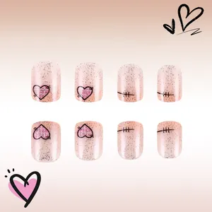Kurze eckige Press-on Nägel mit rosa Glitzer, Herz-Gitter-Design und Naht-Mustern im Detail