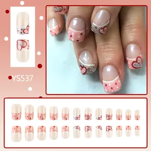 Unghie finte lucide corte con pois rosa, glitter argento e cuori rossi, set da 24