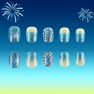 Détail d'ongles à presser dégradés bleu et jaune avec paillettes argentées et strass