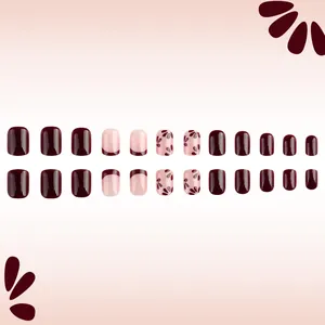 Kurze, glänzende Kunstnägel zum Aufkleben in Burgunderrot und Rosa mit Blumenmuster