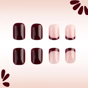 Detailansicht glänzender kurzer Kunstnägel in Kirschrot und French-Tip-Stil für Alltag