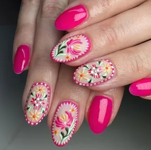 Pink Glossy Cute Press On Nails Embossed Floral Design Short Oval Fake Nails For Women Daily Use Beauty Manicure Art