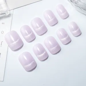 Faux ongles carrés courts violet clair œil de chat avec effet pailleté magnétique