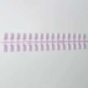 Détails de faux ongles carrés courts œil-de-chat violet lavande avec effet scintillant