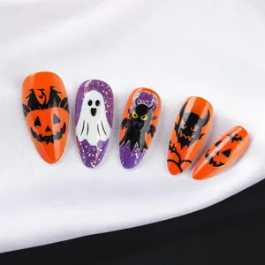 Faux ongles Halloween forme amande avec motifs citrouilles fantômes et paillettes mauves