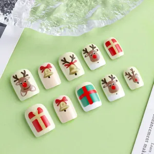 Faux ongles courts carrés de Noël avec motifs de renne de dessin animé et boîte cadeau