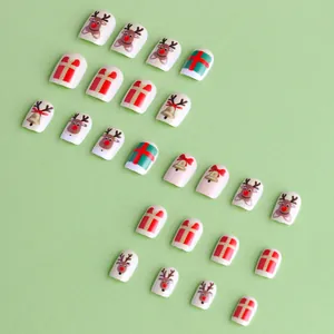 Coffret de faux ongles de Noël avec motifs de renne, boîtes cadeaux et clochettes