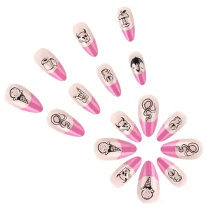 Set di unghie finte stiletto per Halloween con teschi e illustrazioni di tendenza
