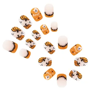 Set di 16 unghie finte per Halloween con decorazioni a tema zucca e fantasmi DIY