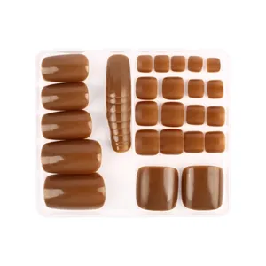 Lot de 48 faux ongles de pieds marron café brillant dans leur boîte de rangement transparente