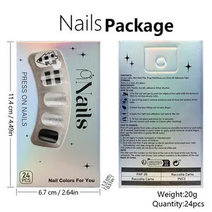 Emballage détaillé de 24 faux ongles de Noël avec motifs écossais et paillettes argent