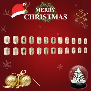 Faux ongles carrés courts avec paillettes champagne, motif sapin de Noël et flocons de neige