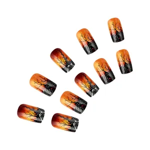 Détails des faux ongles dégradé coucher de soleil orange avec silhouettes d'arbres