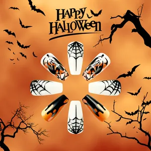 Dettaglio unghie finte Halloween a bara con motivi di ragnatele, fantasmi e lava arancione