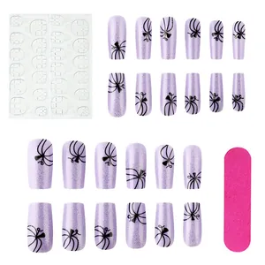 Détail de faux ongles courts violets pailletés avec 24 pièces et lime à ongles incluse