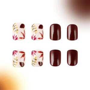 Uñas postizas cortas cuadradas brillantes con patrones de hojas de arce y rojo oscuro